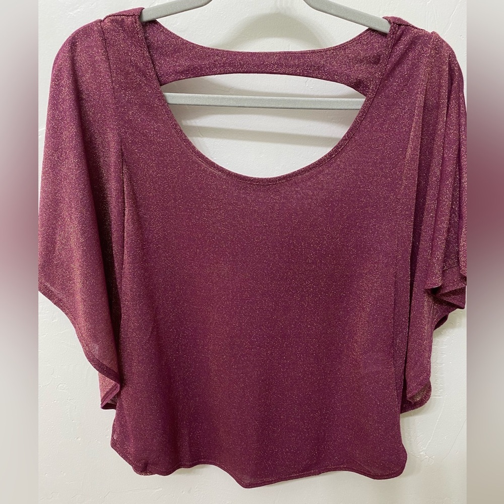 ❤️❤️Nordstrom’s Soprano Shimmering Gold Burgundy Cut-Out Butterfly Blouse